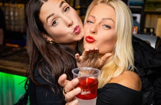 Prag: Kneipentour mit unbegrenzten Getränken & Eintritt in den 5-stöckigen Club
