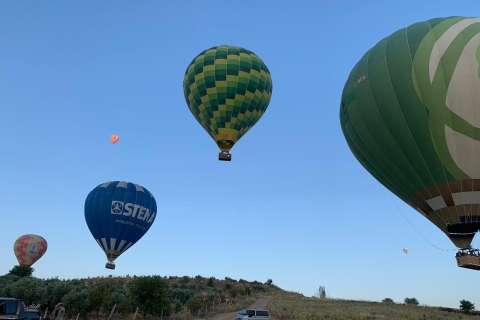 Antalya: Pamukkale Tour z balonem na ogrzane powietrze i dwoma posiłkamiAntalya: wycieczka balonem na ogrzane powietrze Pamukkale z dwoma posiłkami