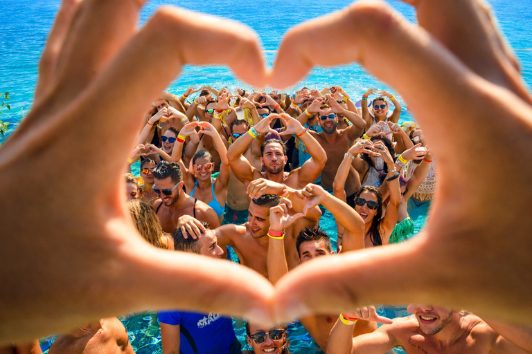 Ibiza: Boat Party with VIP Beds, Drinks, DJs, Saxophonist and Paella Basic Ticket