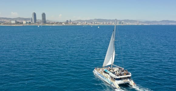 Barcelona: Sunset Catamaran Cruise with DJ