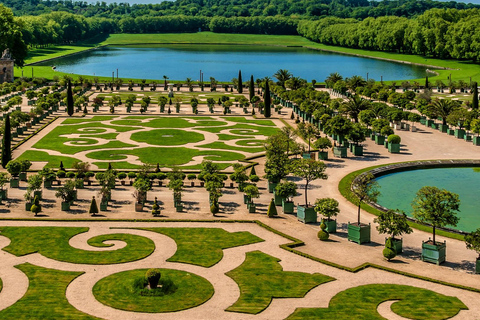 Versailles: Skip-the-Line Versailles Palace and Garden Tour Transport from Paris + Palace Guided Tour + Gardens Access