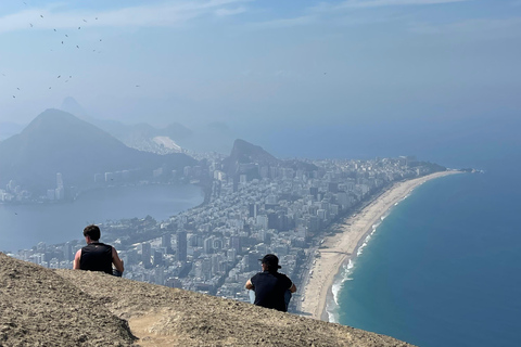 Dois irmãos sunrise hike & drone video
