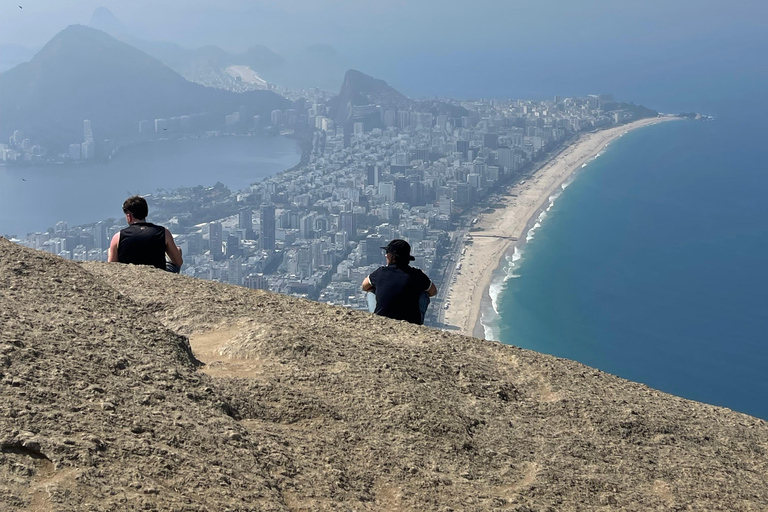Dois irmãos sunrise hike & drone video
