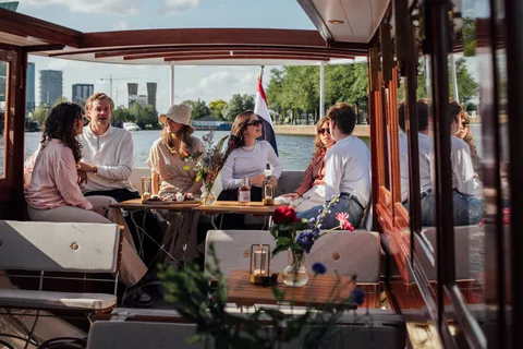 Amsterdam: Opcja luksusowego rejsu z nielimitowanymi koktajlami i przekąskami