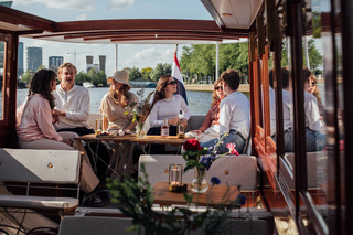 Amsterdam: Luxury Cruise Unlimited Cocktails & Snacks Option
