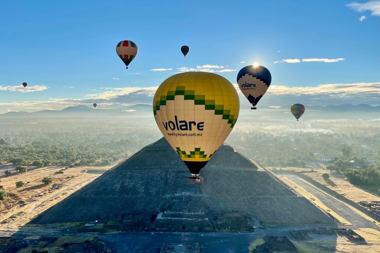 Ab Mexiko-Stadt: Teotihuacán-Heißluftballonfahrt & FrühstückHeißluftballonfahrt über Teotihuacán