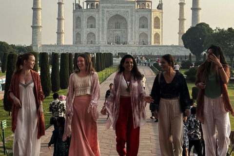 Desde Delhi: Visita al Taj Mahal al amanecer y al Fuerte de Agra en coche con aire acondicionado