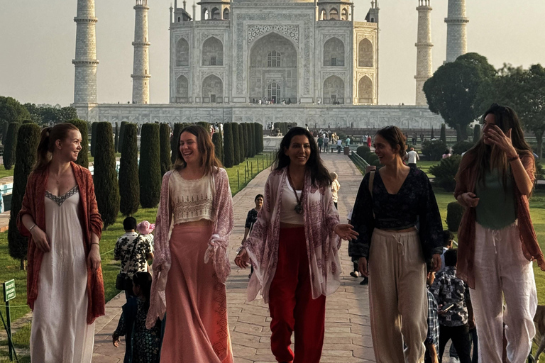 Desde Delhi: Visita al Taj Mahal al amanecer y al Fuerte de Agra en coche con aire acondicionado