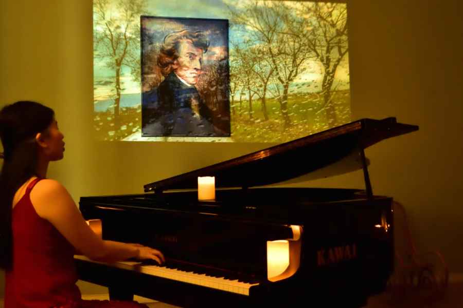 Warschauer Konzert: Chopin - Gemalt bei Kerzenlicht mit Wein. Foto: GetYourGuide
