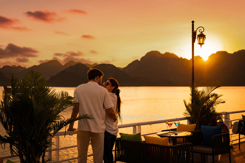 河内：下龙湾至兰哈湾 - 猫巴岛一日游从河内出发，乘坐豪华巴士（22 座）