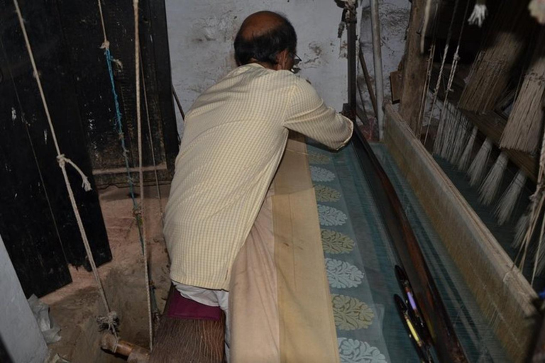 فاراناسي: جولة نسيجية وروحانية لمدة يومين مع رحلة بالقارب