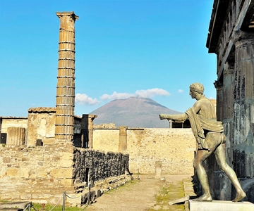 Amalfi Coast: Pompeii, Vesuvius, & Wine Tasting with Lunch