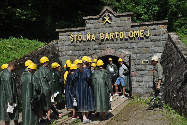 TOPP av Slovakien: Gruva i Banská Štiavnica &amp; simning i grottor