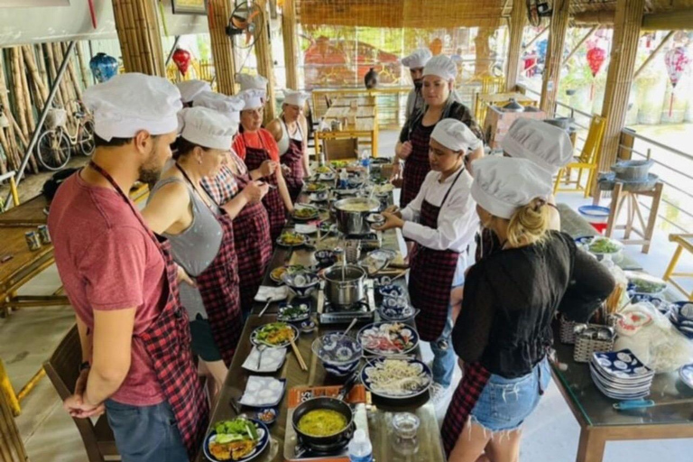 Cooking Class w Phở and Market & Basket Boat Ride in Hoi An Da Nang Pickup