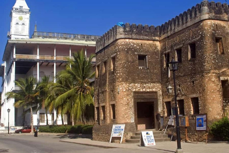 ZANZIBAR: Kryddodling, Stone Town-rundtur och Makachu DiversPRIVAT TUR TRANSFER INGÅR EJ