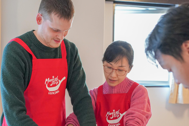 Tokyo: Sushi Cooking Class with Sake Tasting