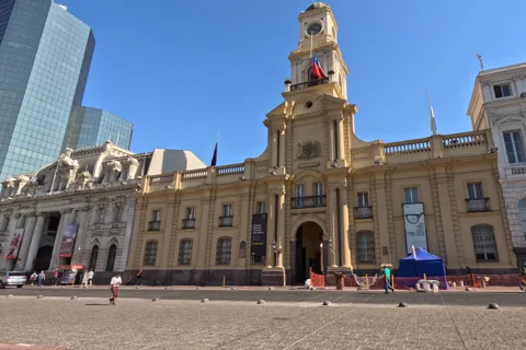Dia completo em Santiago: Museo+San Cristobal+City Tour