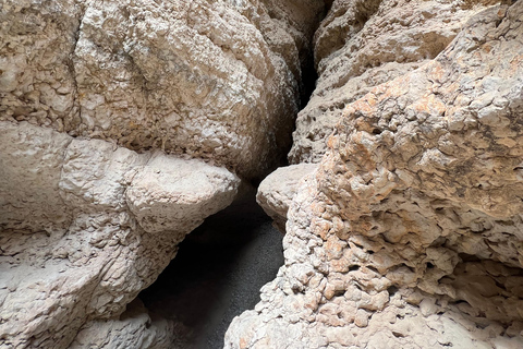 Muscat: Wadi Shab Hike and Bimmah Sinkhole Tour with Lunch Muscat: Wadi Shab Hike and Bimmah Sinkhole Tour with Lunch