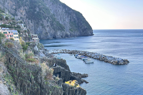 Exklusive Cinque Terre Tagestour mit der Fähre und Halt in Pisa