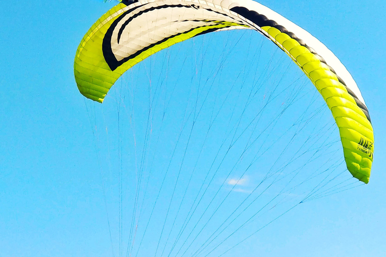 Uluwatu: tour in parapendio a Bali con visita a più spiaggeVolo Uluwatu Ovest