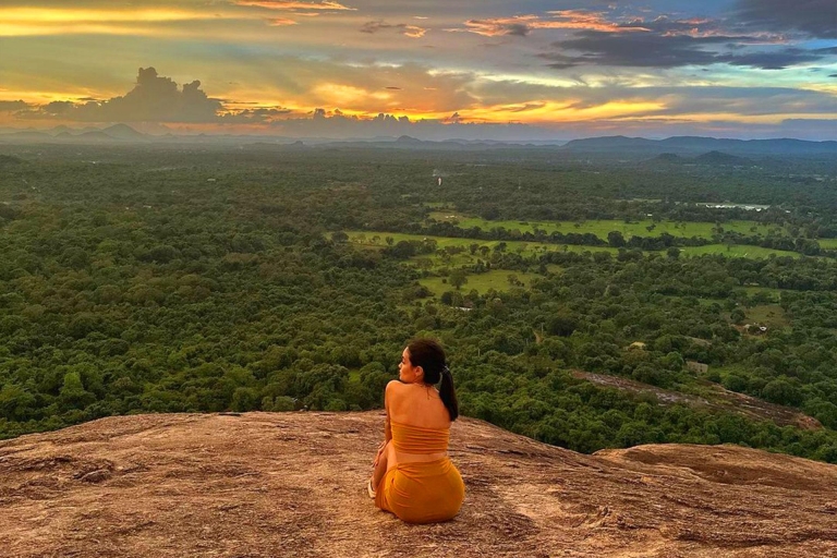Moments d'or : Excursion au lever et au coucher du soleil à Pidurangala