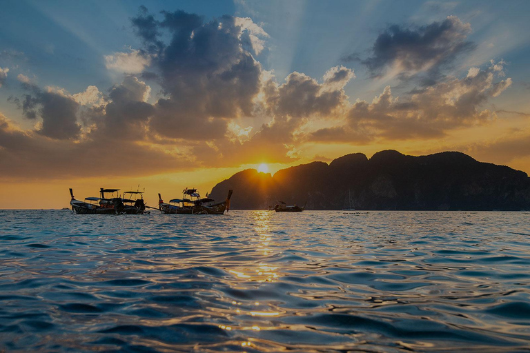 Desde Phi Phi: Excursión de snorkel al atardecer y con plancton bioluminiscente