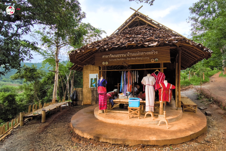 Chiang Mai: Rundtur och vandring till Doi Inthanon och elefantreservatetChiang Mai: Doi Inthanon och elefantreservat tur och vandring