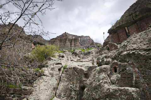 Tbilisi: Private Ride to Yerevan with Wine Tasting