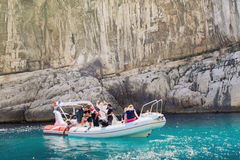 La Ciotat: Boat Tour in the Calanques with swimming
