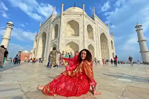 From Delhi: Sunrise Taj Mahal, Agra Fort & Baby Taj Day Tour