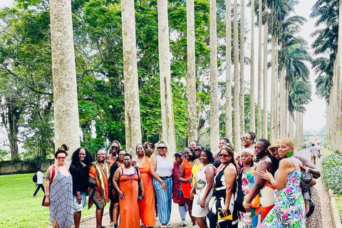 Accra : Aburi Gardens, Cocoa Farm, & Waterfalls Tour