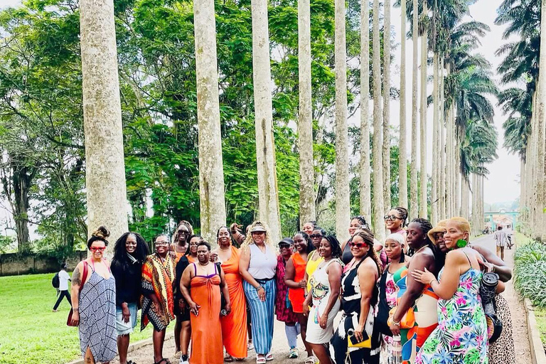 Accra : Aburi Gardens, Cocoa Farm, & Waterfalls Tour