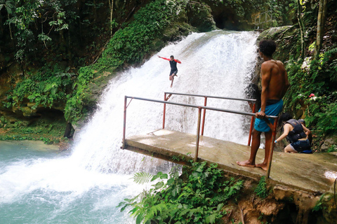 Montego Bay: Ridning och simning med Secret River TourFrån Runaway Bay/ Ocho Rios