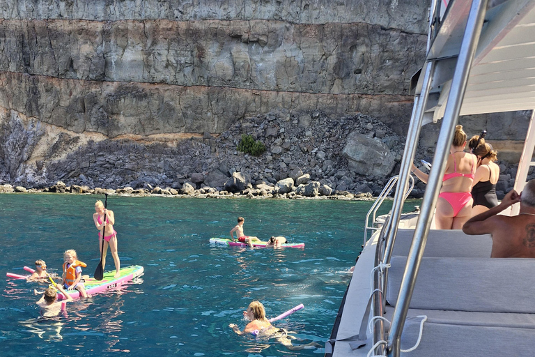 Puerto Rico, Grande Canarie : excursion en bateau, boissons, repas, paddle surf, plongée avec tuba.Profitez du paddle surf et de la plongée avec tuba dans les criques de Grande C