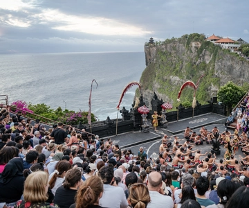 Bali: Skip-the-line Uluwatu Temple and Kecak Fire Dance Tour