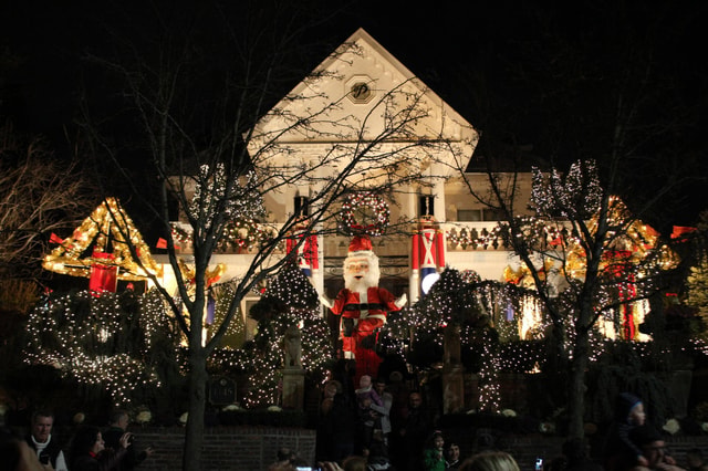 From Manhattan: Dyker Heights Lights & Skyline Tour