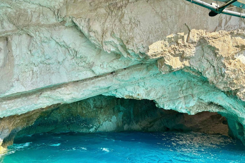 Zakynthos: Private Speedboat Tour to the Shipwreck and swim