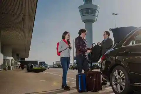 Barcelona: Port Aventura Private Transfer Service