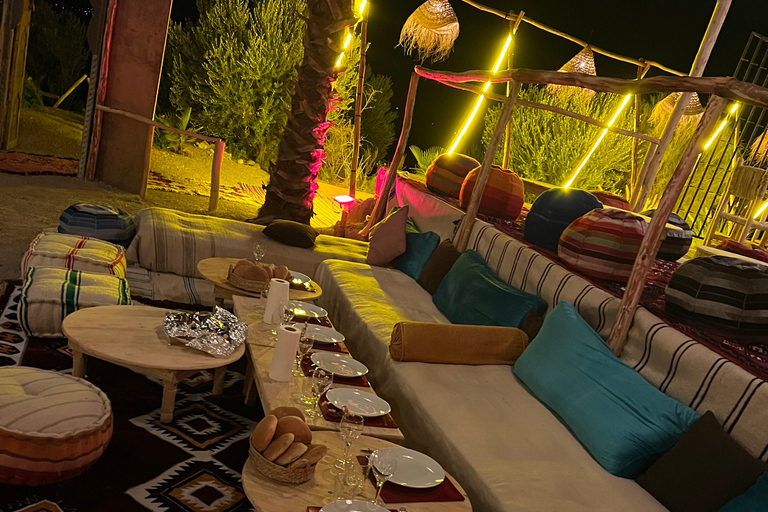 Marrakesch: Dinner-Show in der Wüste Agafay, Kamelritt und 1 Stunde BuggyfahrtMarrakech: Agafay Wüsten-Dinner-Show und Kamel-Ritt