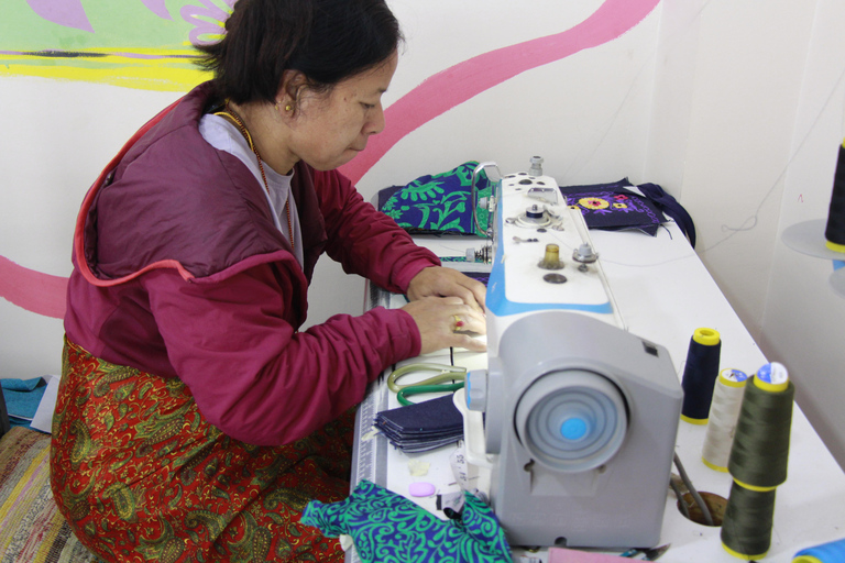Kathmandu: Meeting Female Artisans and Shopping Experience Private