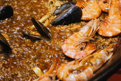 Barcelona: Clase de cocina de paella de marisco y mercado de la Boquería