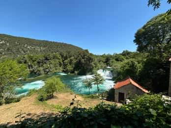 Il tour delle cascate di Krka include degustazione di oli d'oliva e vini.