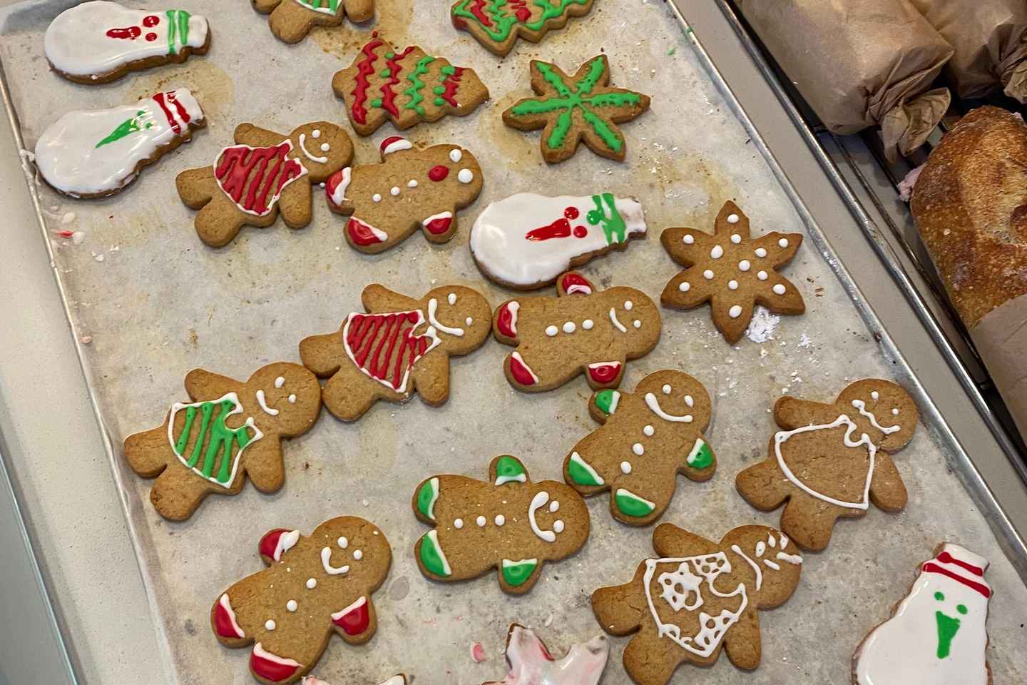 パリ：フランス菓子とパン作り体験教室