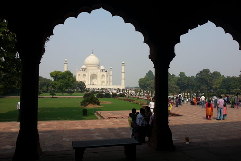 Tour Taj Mahal-Agra Fort &amp; Bazar con guida privata giapponeseTour guidato con macchina