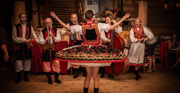 Krakow: Polish Folk Show with Dinner & Drinks