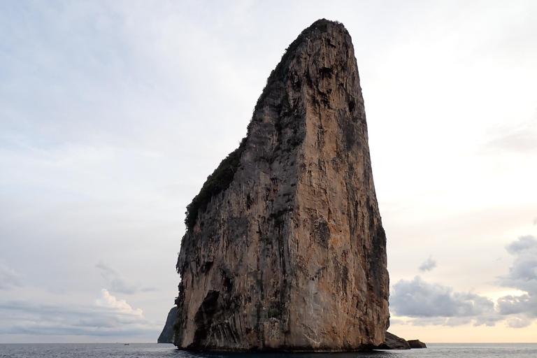 Koh Phi Phi : tour en barco pirata con snorkel y kayak