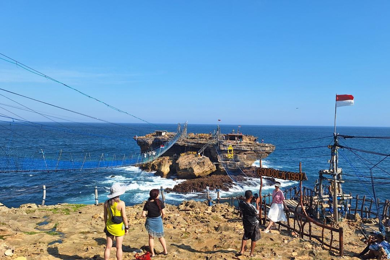 Yogyakarta: Explora la cueva de Pindul, el río Oyo y la playa de Timang