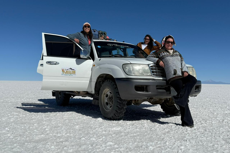 Oneway to the Uyuni Salt Flat and the Colored Lagoons