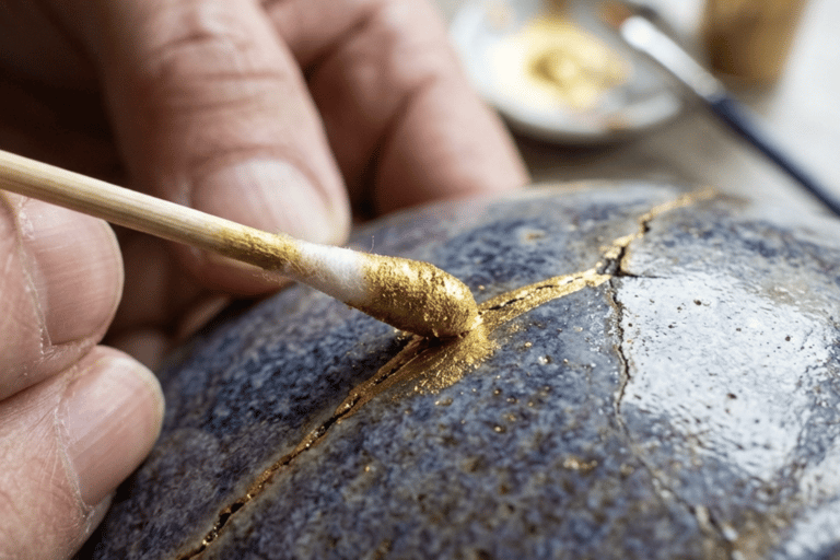 Osaka: Traditional Kintsugi Gold Repair Workshop in Namba