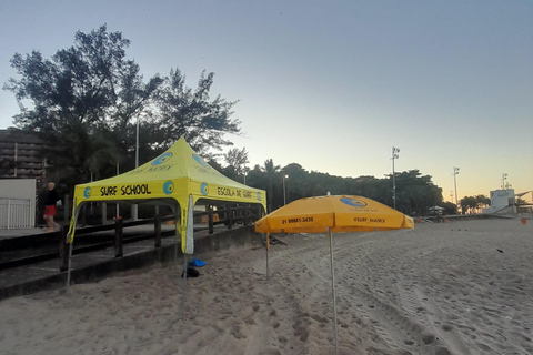 Aulas de surfe: no Arpoador, em Ipanema.